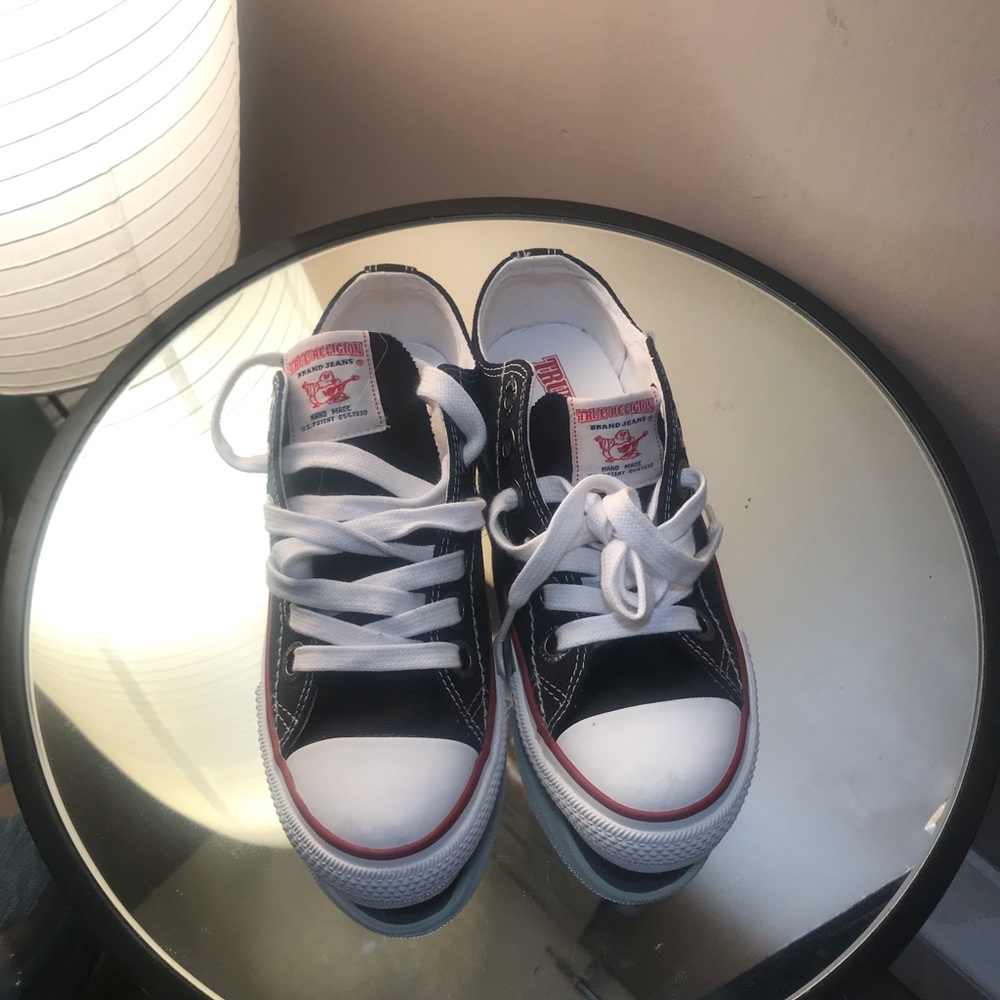 True Religion sneakers , size 6 in black. - Picture 2 of 4